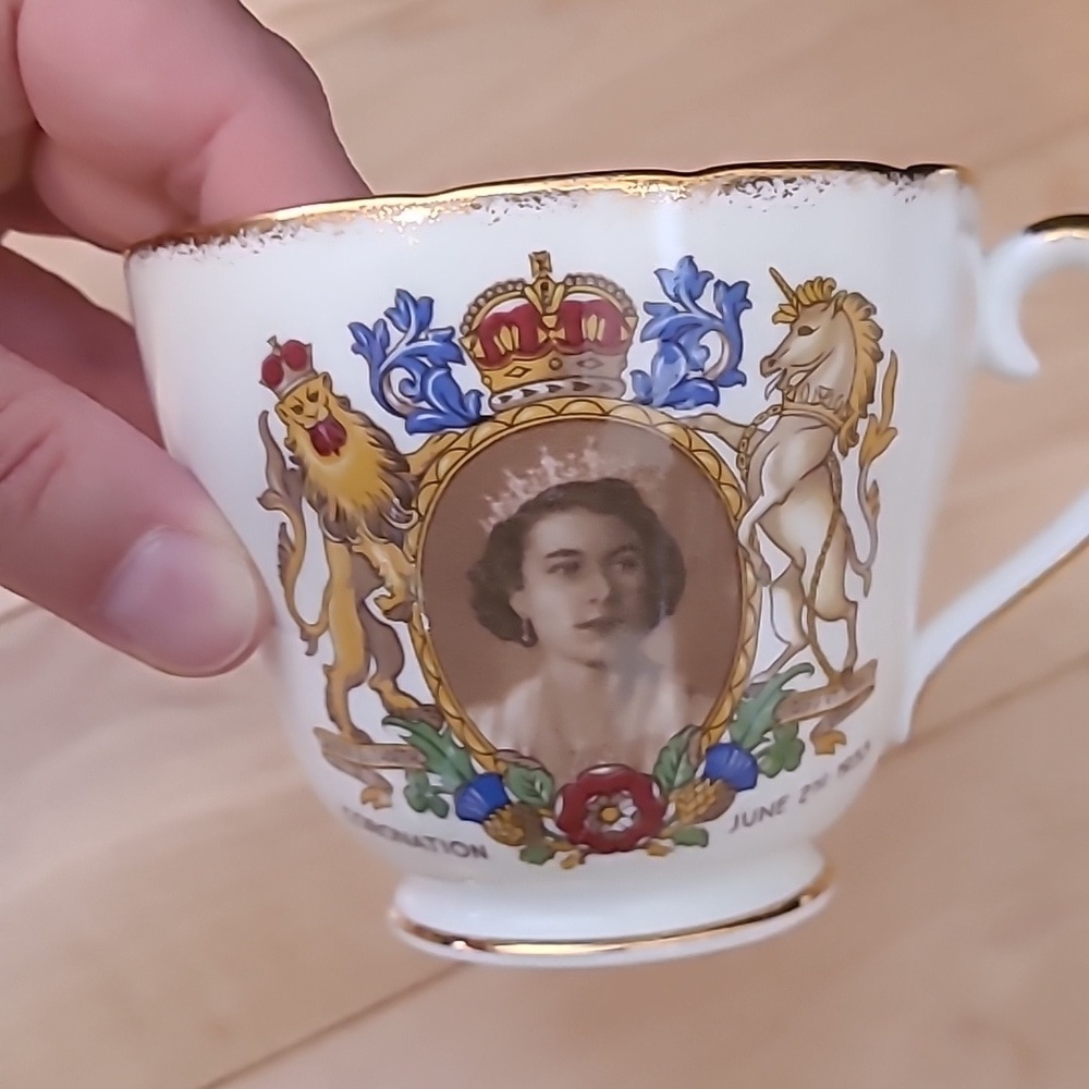 Vintage Queen Elizabeth II Coronation Commemorative Teacup and Saucer - Picture 2 of 7